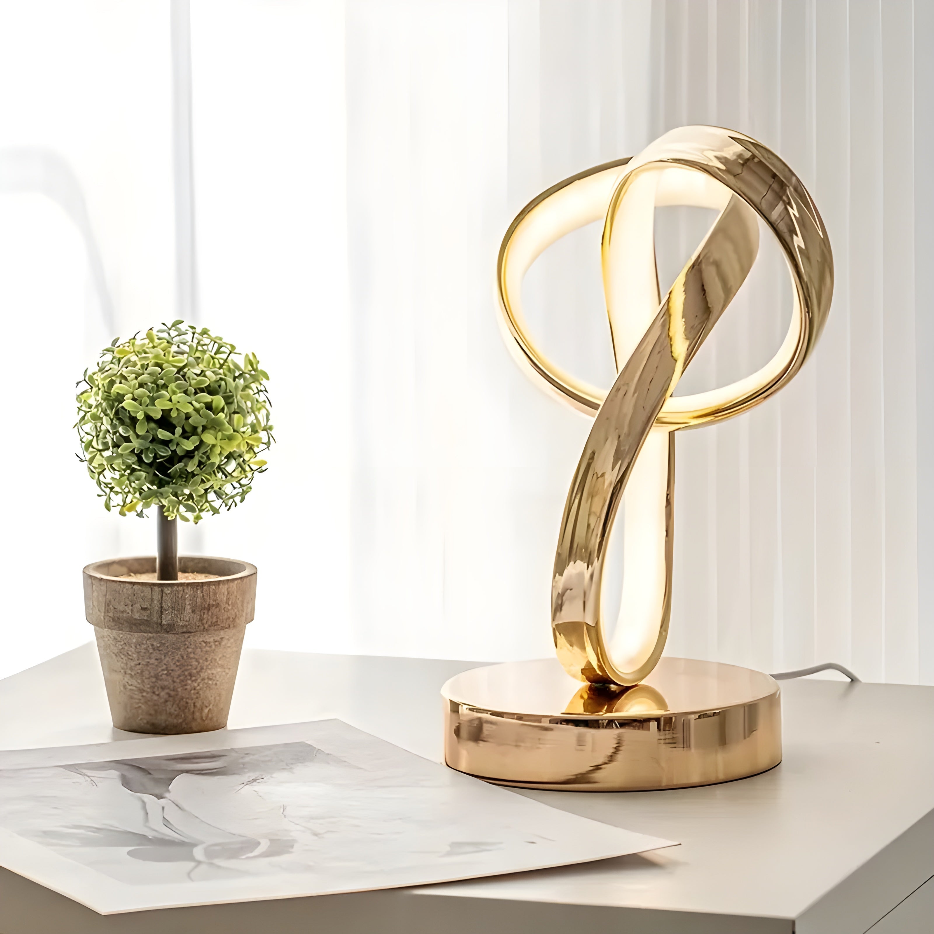 Elegant Gold Table Lamp | DecoGlow