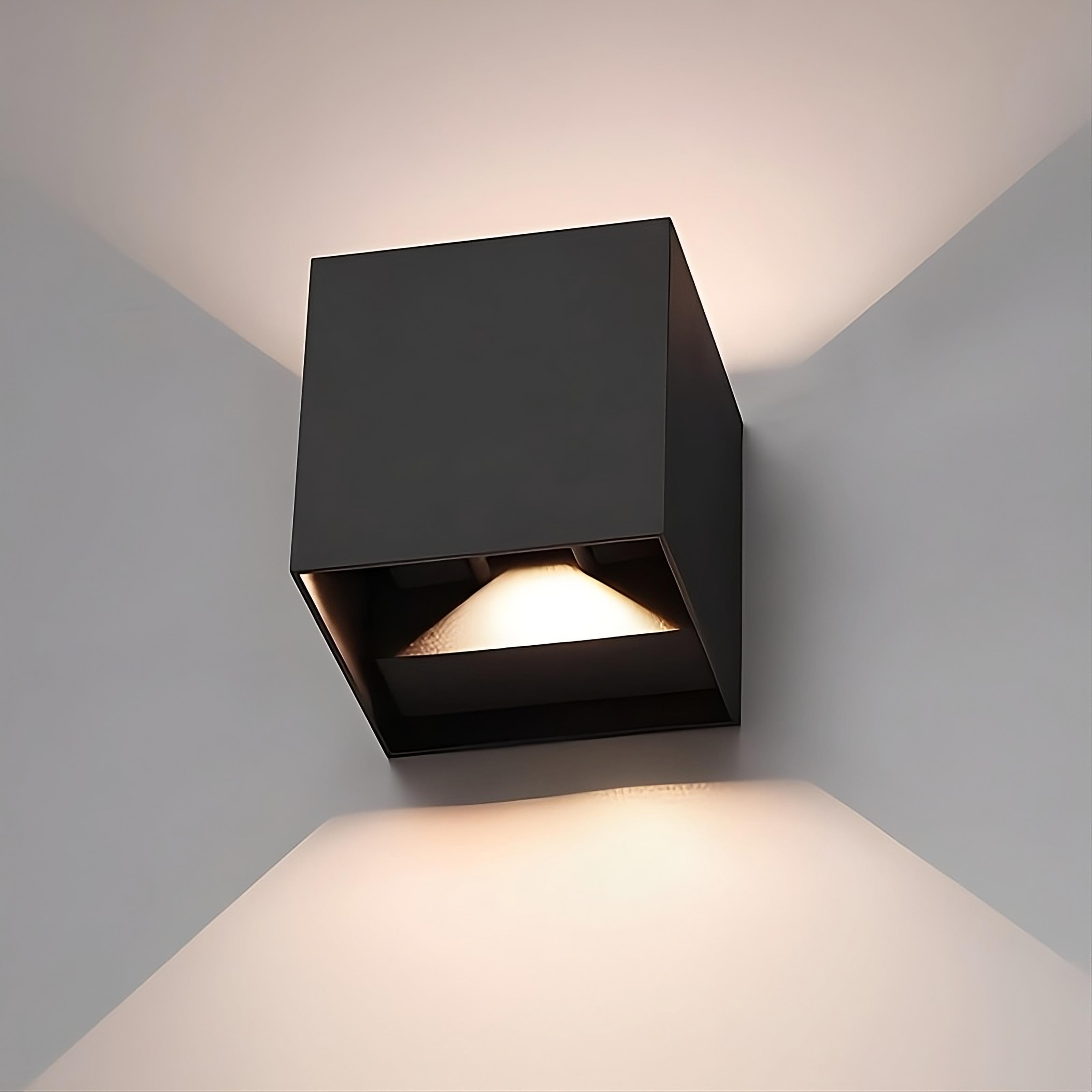 Unique wall lamps for a luxurious atmosphere | LuxoraLight