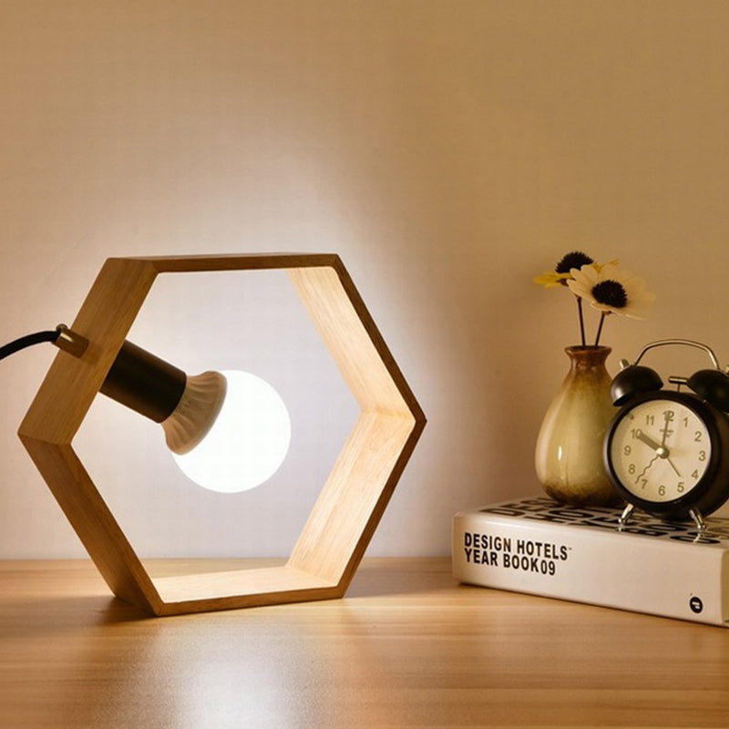 Stilvolle sechseckige Tischlampe aus Holz für eine warme Atmosphäre | HexaGlow