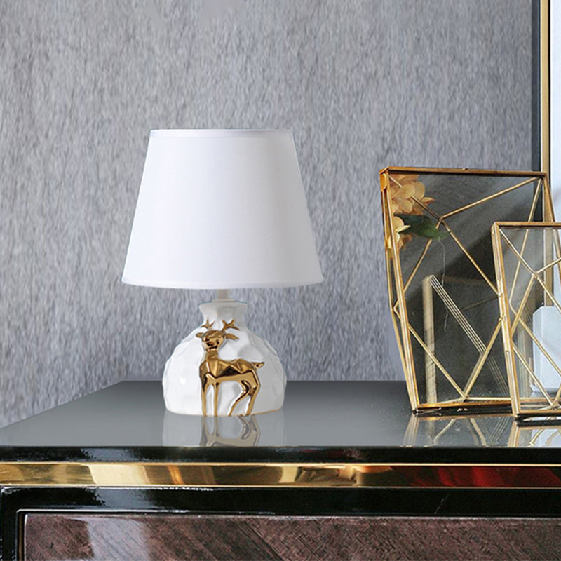 Elegant Keramisk Hjorte Bordlampe | DeerLuxe