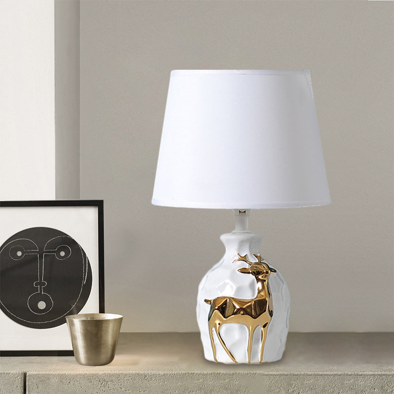 Elegant Keramisk Hjorte Bordlampe | DeerLuxe