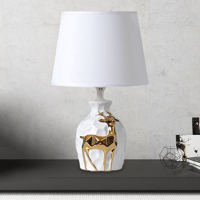 Elegant Keramisk Hjorte Bordlampe | DeerLuxe