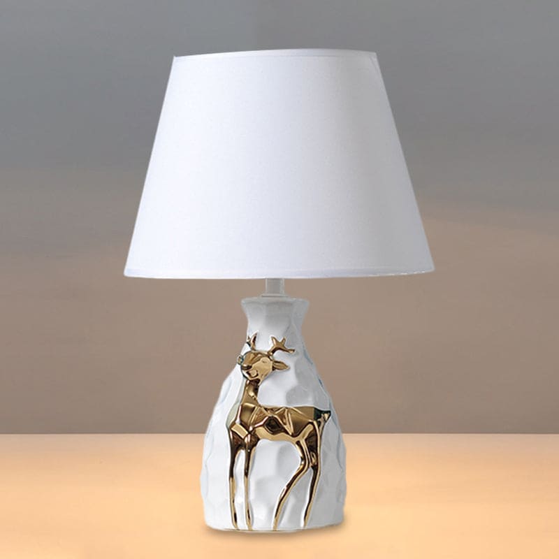 Elegant Keramisk Hjorte Bordlampe | DeerLuxe