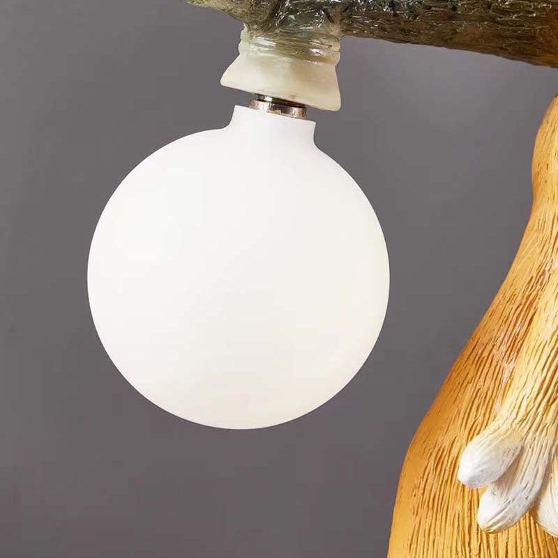 Naturinspireret Egern & Trunk Design Bordlampe | ForestGlow