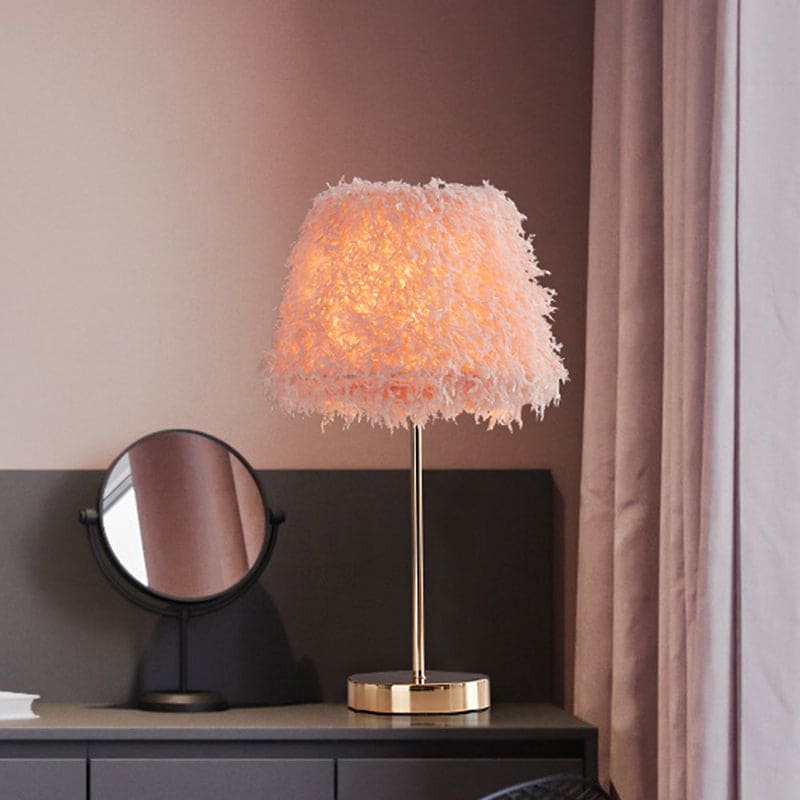 Elegant Fjer Bordlampe | FeatherGlow