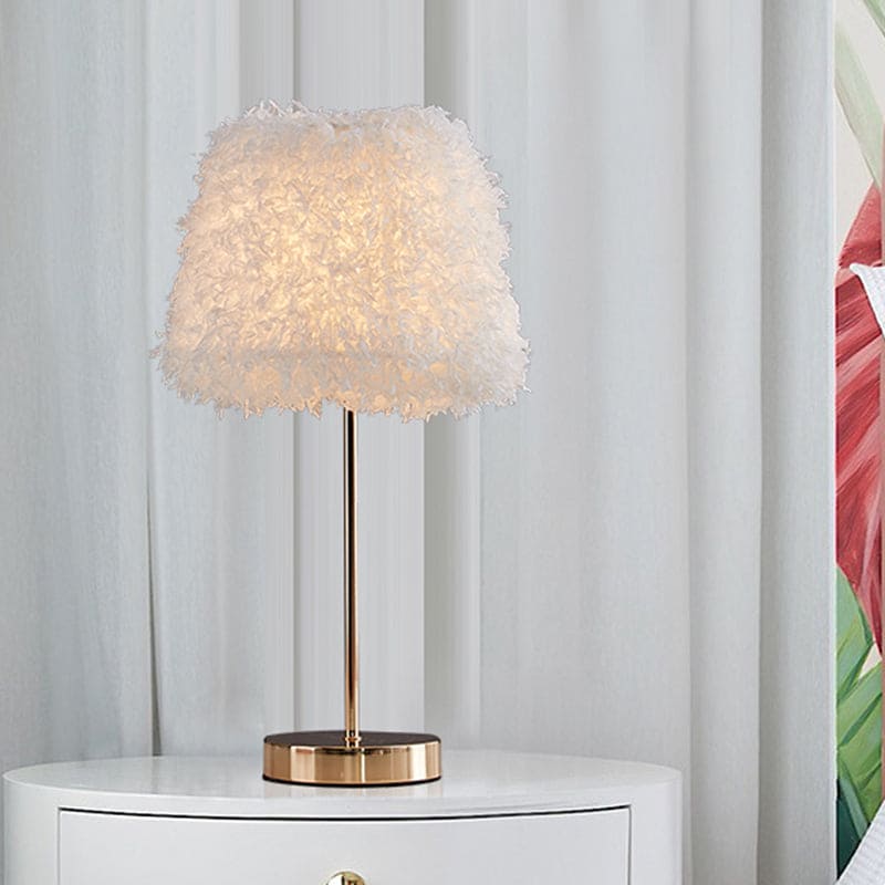 Elegant Fjer Bordlampe | FeatherGlow