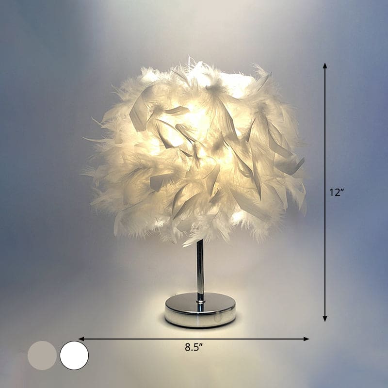 Fjer Vidstrakt Kugleformet Bordlampe | FeatherSphere