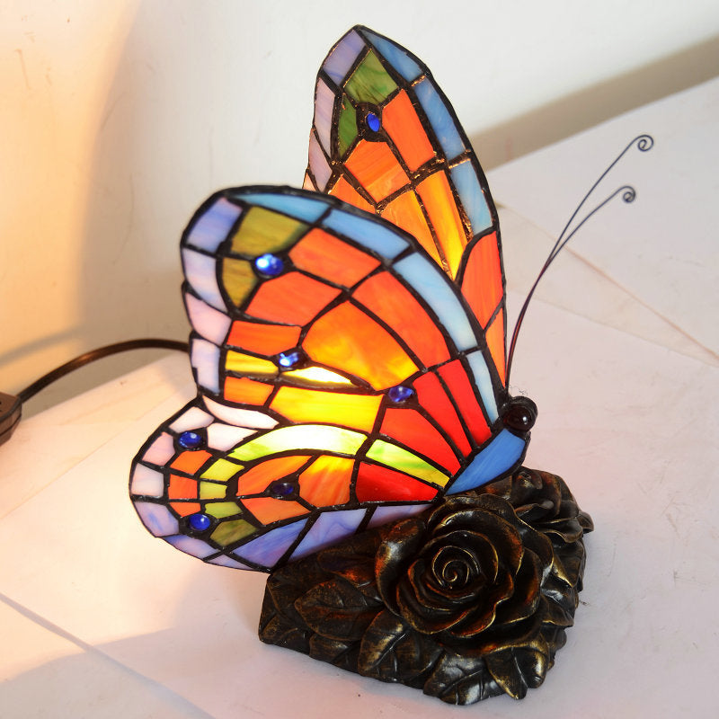 Stemningsfuld Natbordslampe med Sommerfuglehoved og Rosebase | ButterflyBloom