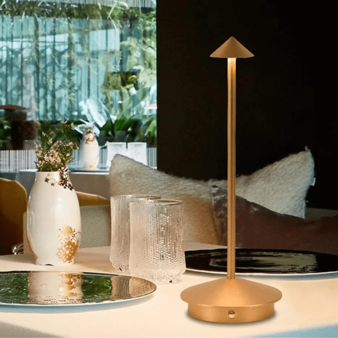 Elegant Bordlampe i DartCandle Stil – Stilfuld Belysning | DartGlow