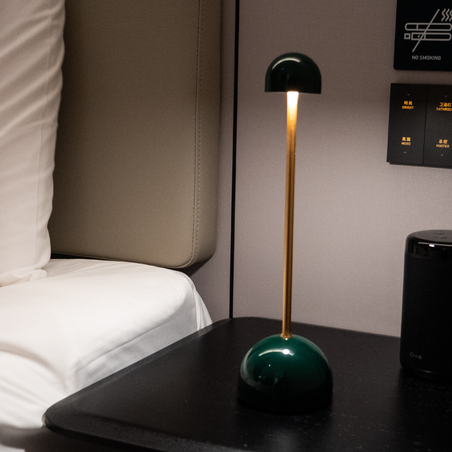 Wireless LED Table Lamp – Modern Design and Freedom | LuminaFlex