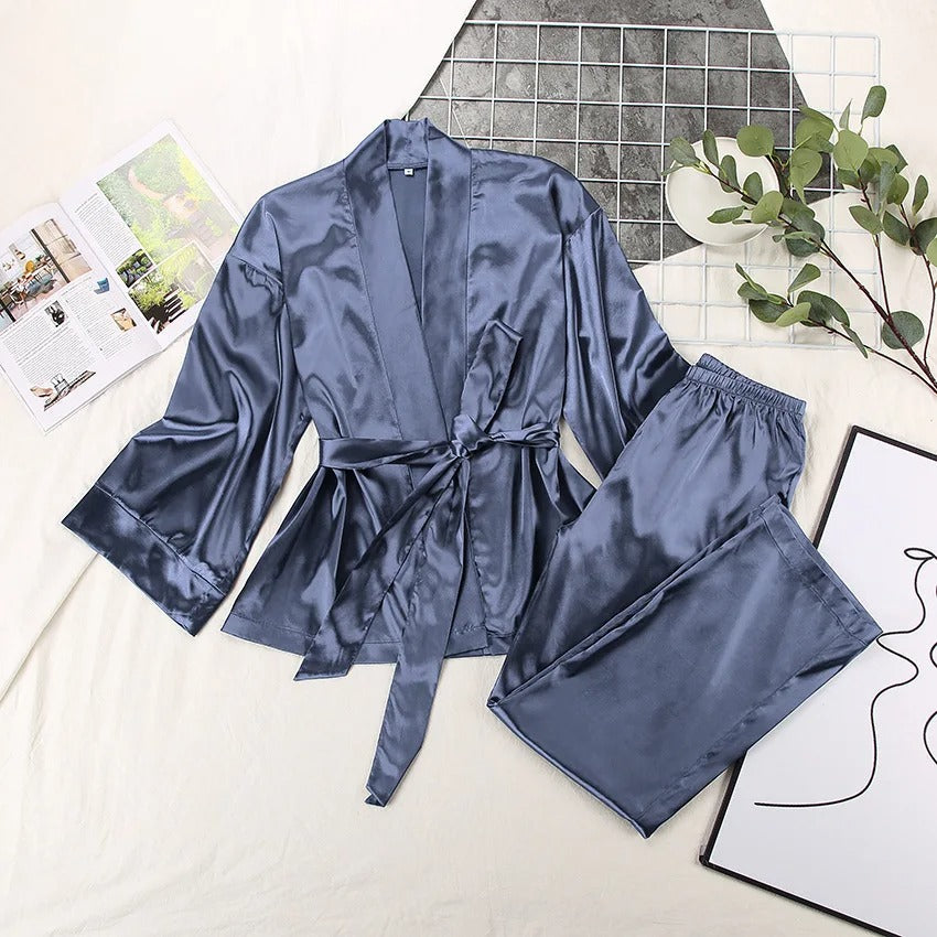 Zoé Satin-Pyjama-Set mit Gürtel