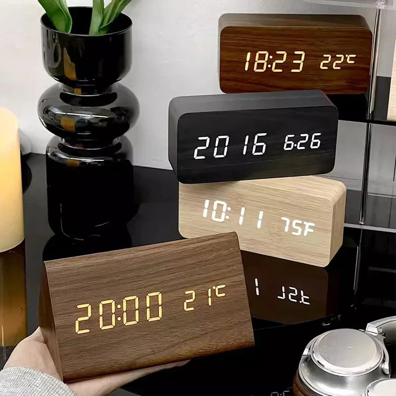 Trædesign LED Vækkeur – Stemmekontrol og Moderne Funktioner | WoodTime