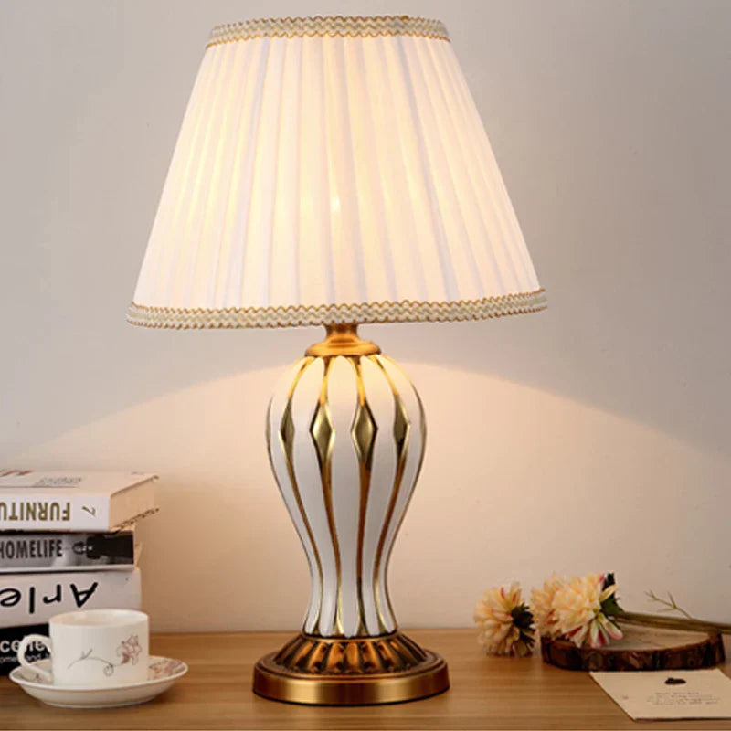 Klassisk Bordlampe i Antik Design | AntiqueGlow