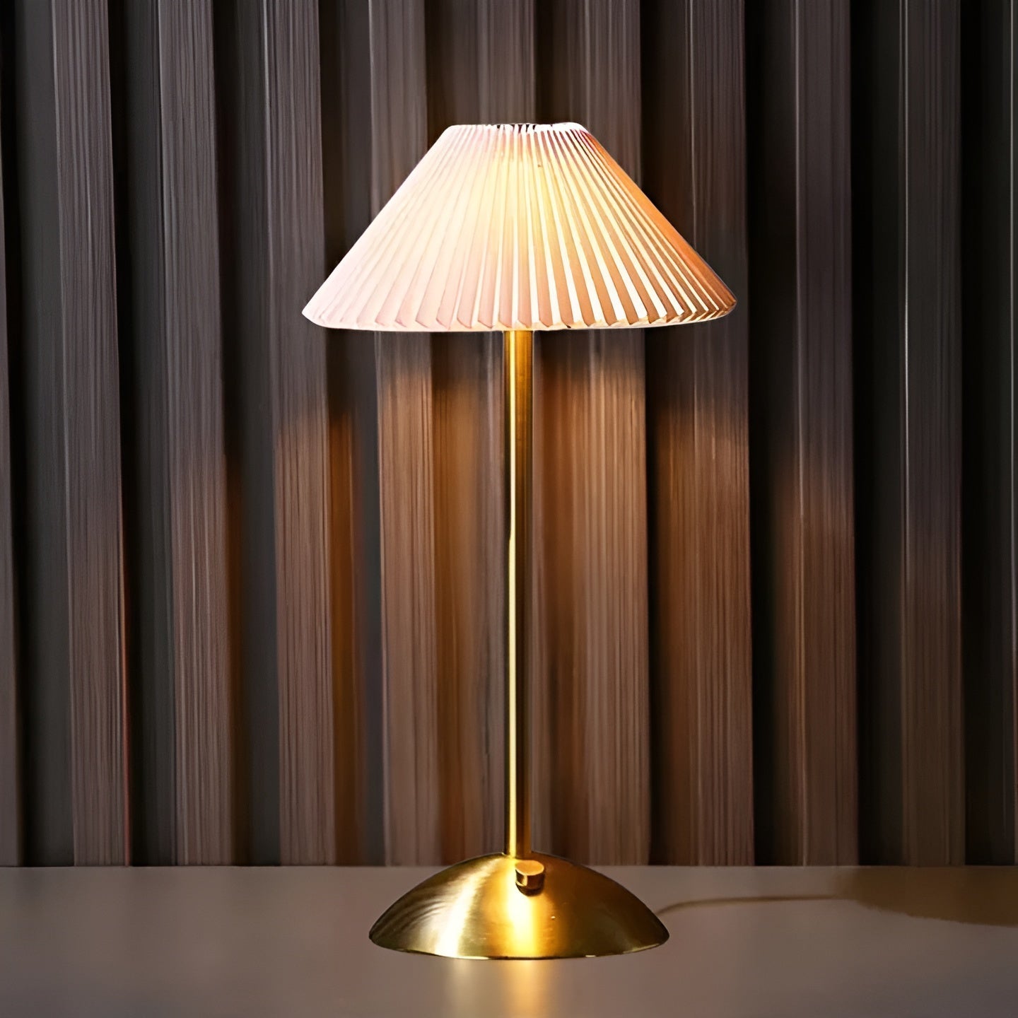 Wireless & Elegant Table Lamp | AuraLite