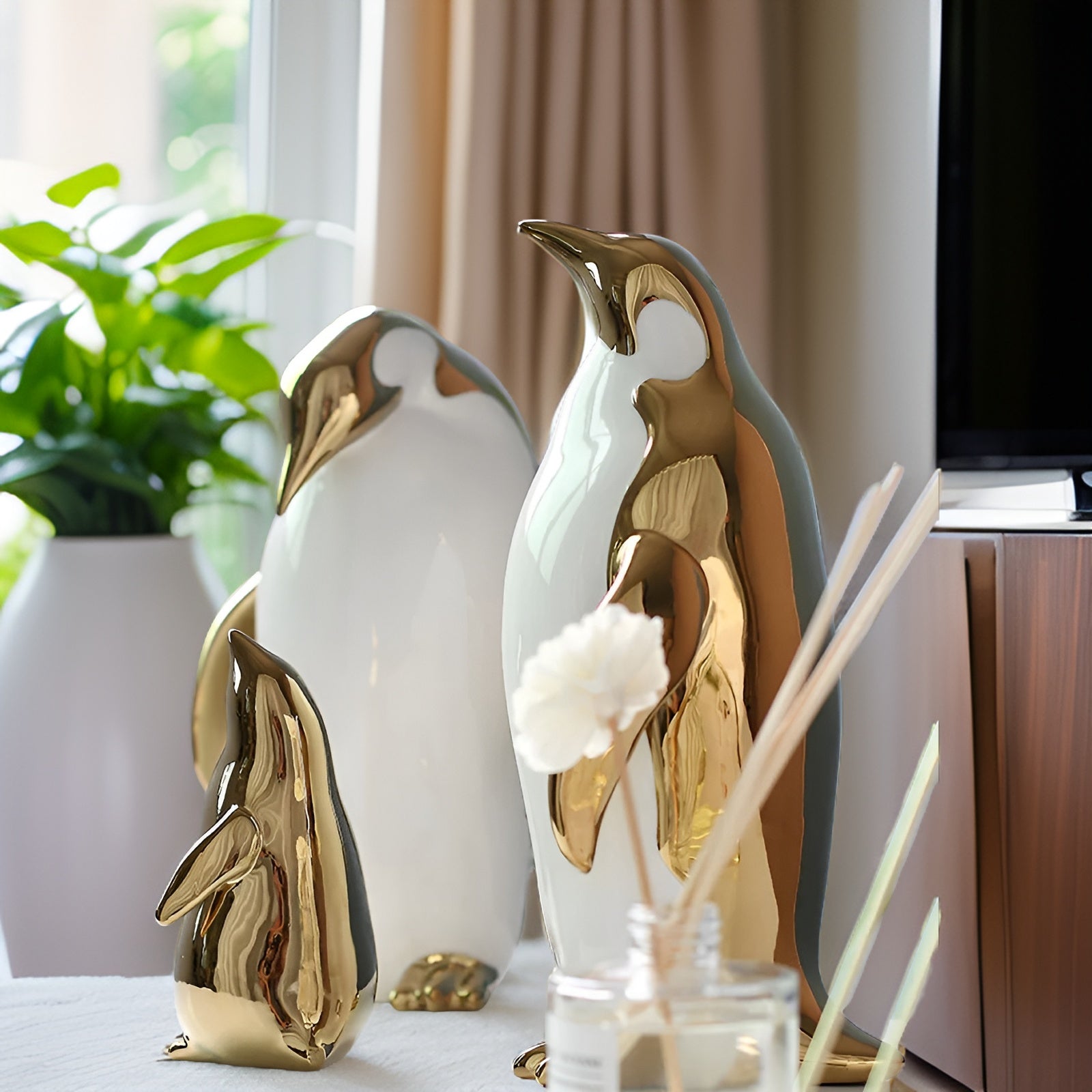 Guld Keramik Pinguin Skulptur | GoldenPengu