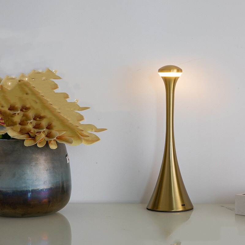 Moderne Genopladelig Bordlampe – Elegant og Trådløs | ModernGlow