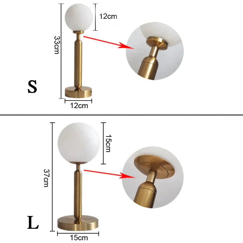 Messing Bordlampe med LED Glaskugle – Elegant og Moderne | BrassGlow