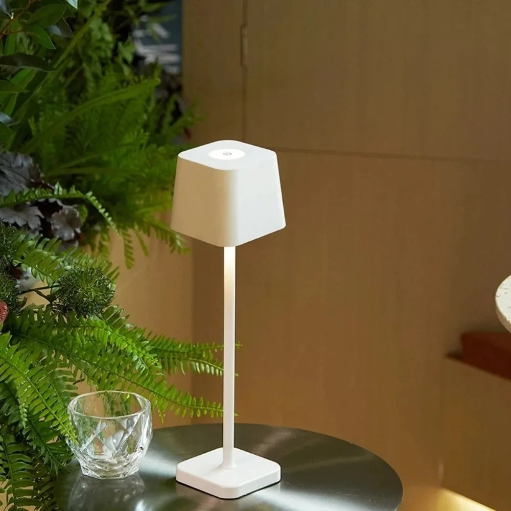 Moderne trådløs gulvlampe med LED-lys | LuxLight