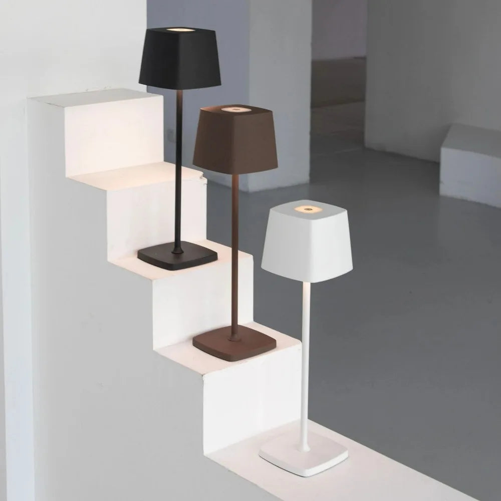 Moderne trådløs gulvlampe med LED-lys | LuxLight