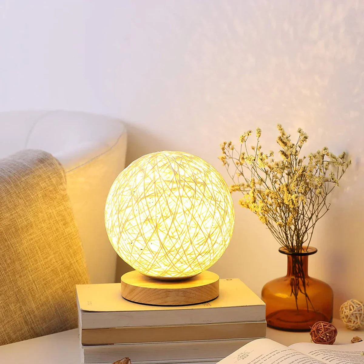 Rattan Bordlampe – Naturlig og Stilfuld | RattanGlow