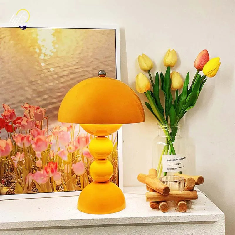 Dæmpbar LED Bordlampe med Blomsterknapdesign | BloomLight