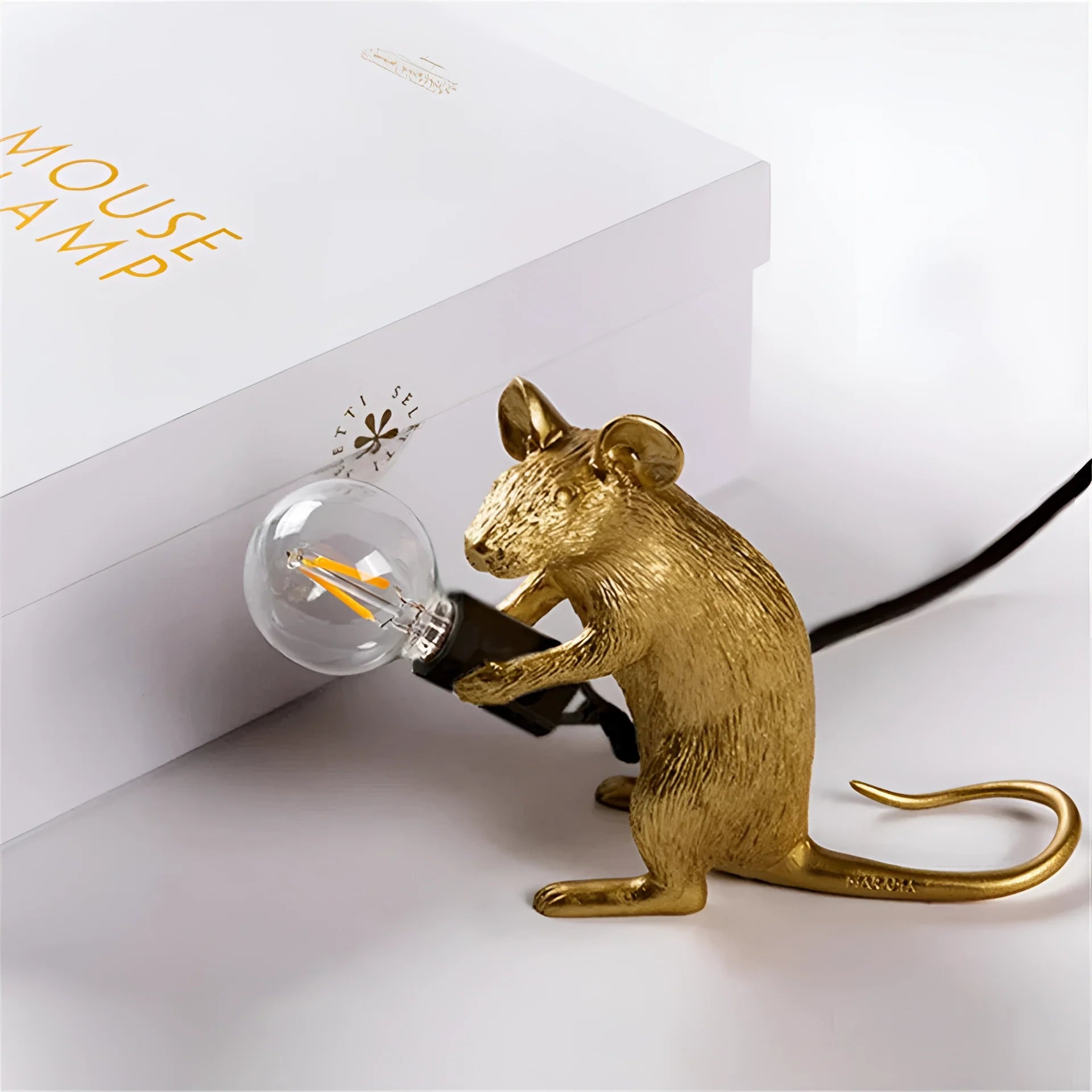 Rat-shaped Table Lamp - Unique and Artistic Design | RatLight