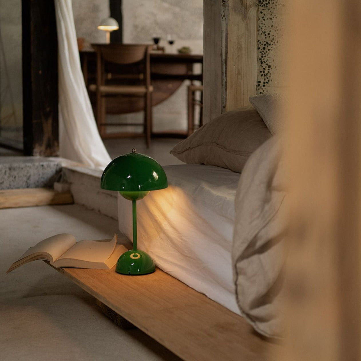 LED table lamp for an atmospheric interior | LunarGlow