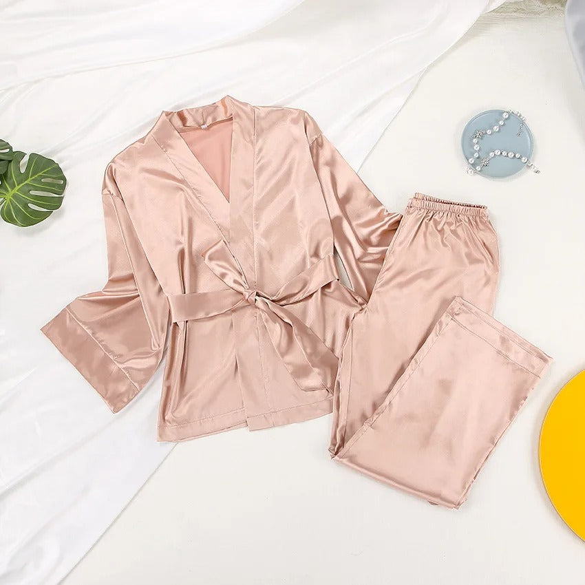 Zoé Satin-Pyjama-Set mit Gürtel