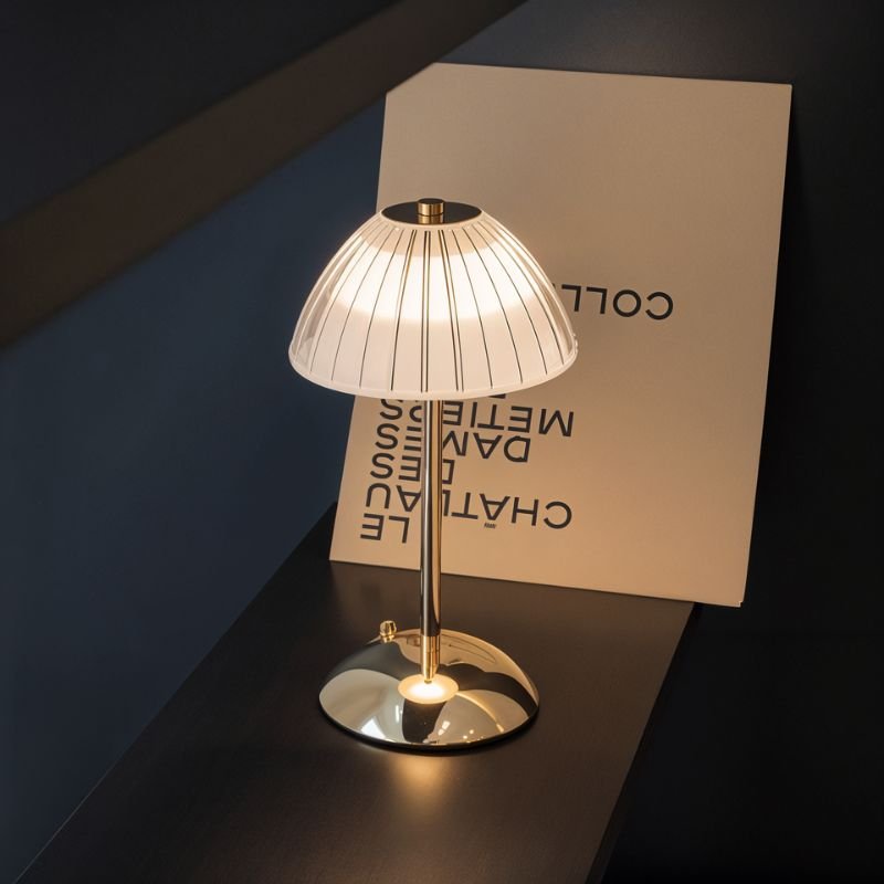 Klassisk Guld Bordlampe | GoldenGlow