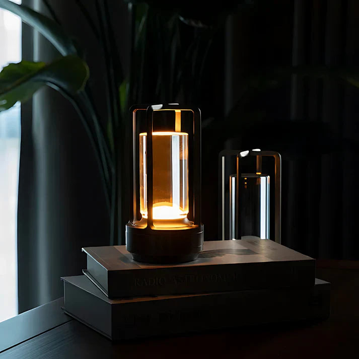 Trådløs bordlampe i elegant design | Aurion