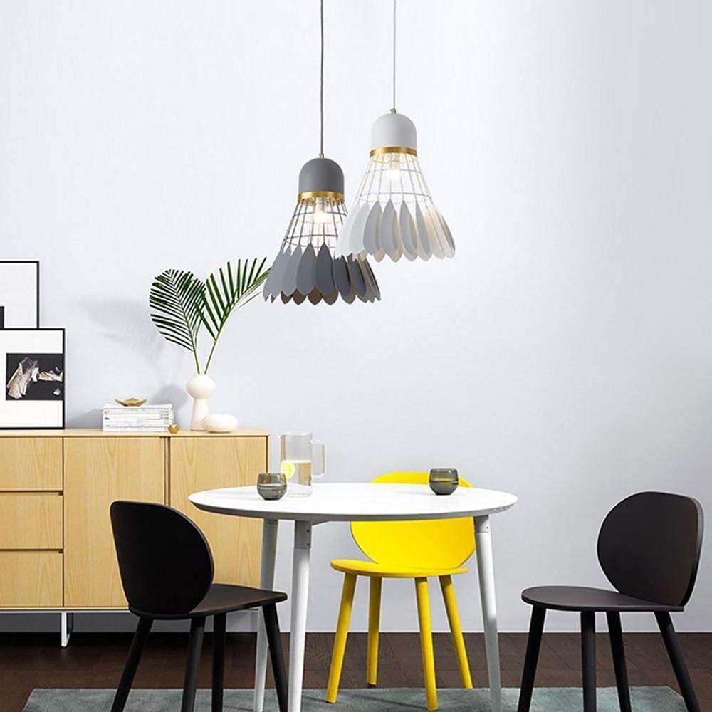 Kunstnerisk Fjer Loftlampe | FeatherAura