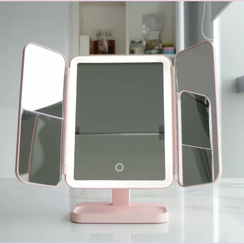 RefletLuxe - Illuminated Makeup Mirror for a Perfect Look