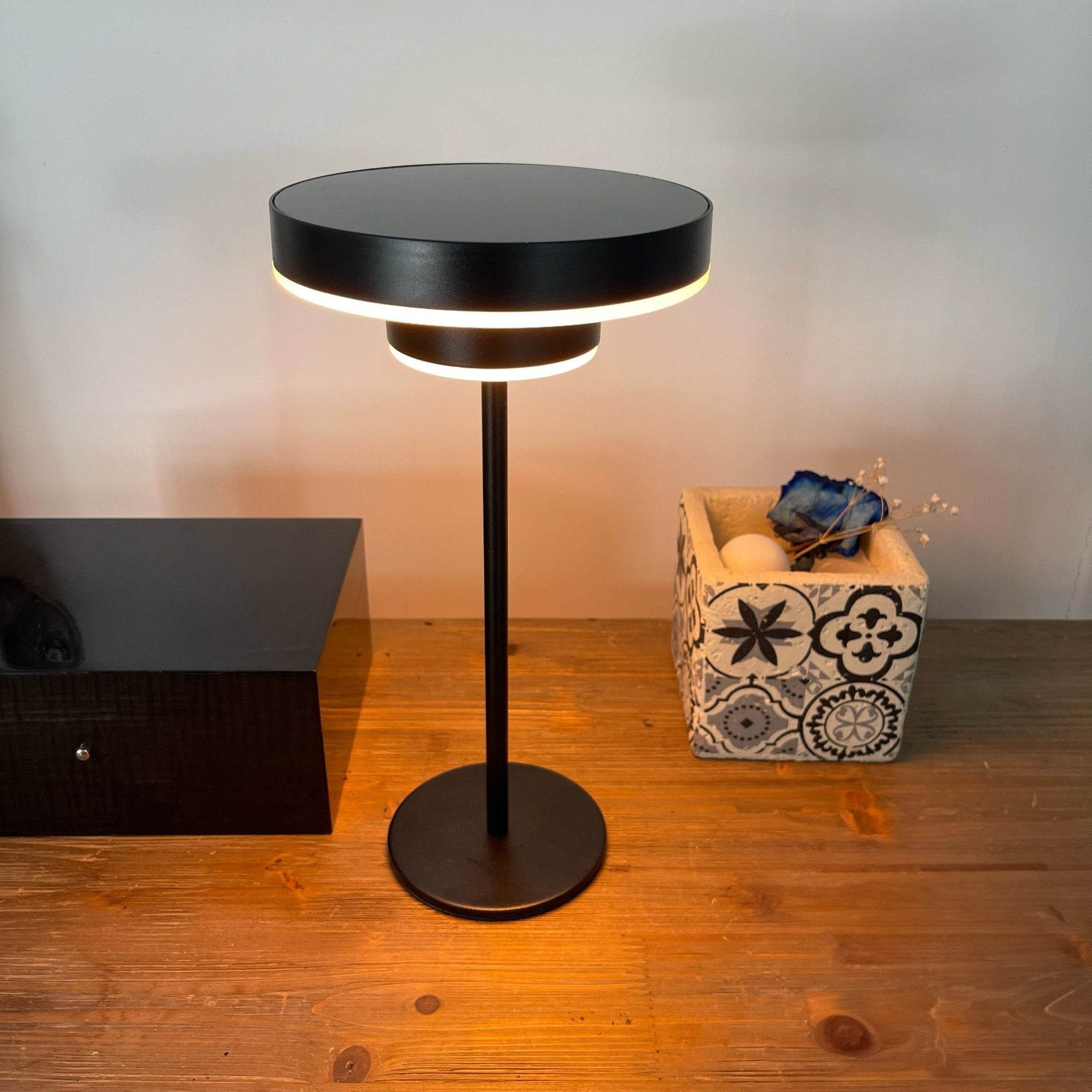 Variant image for Elegant Solcelle Lampe til Udendørs Belysning - Justerbar Lysintensitet-1