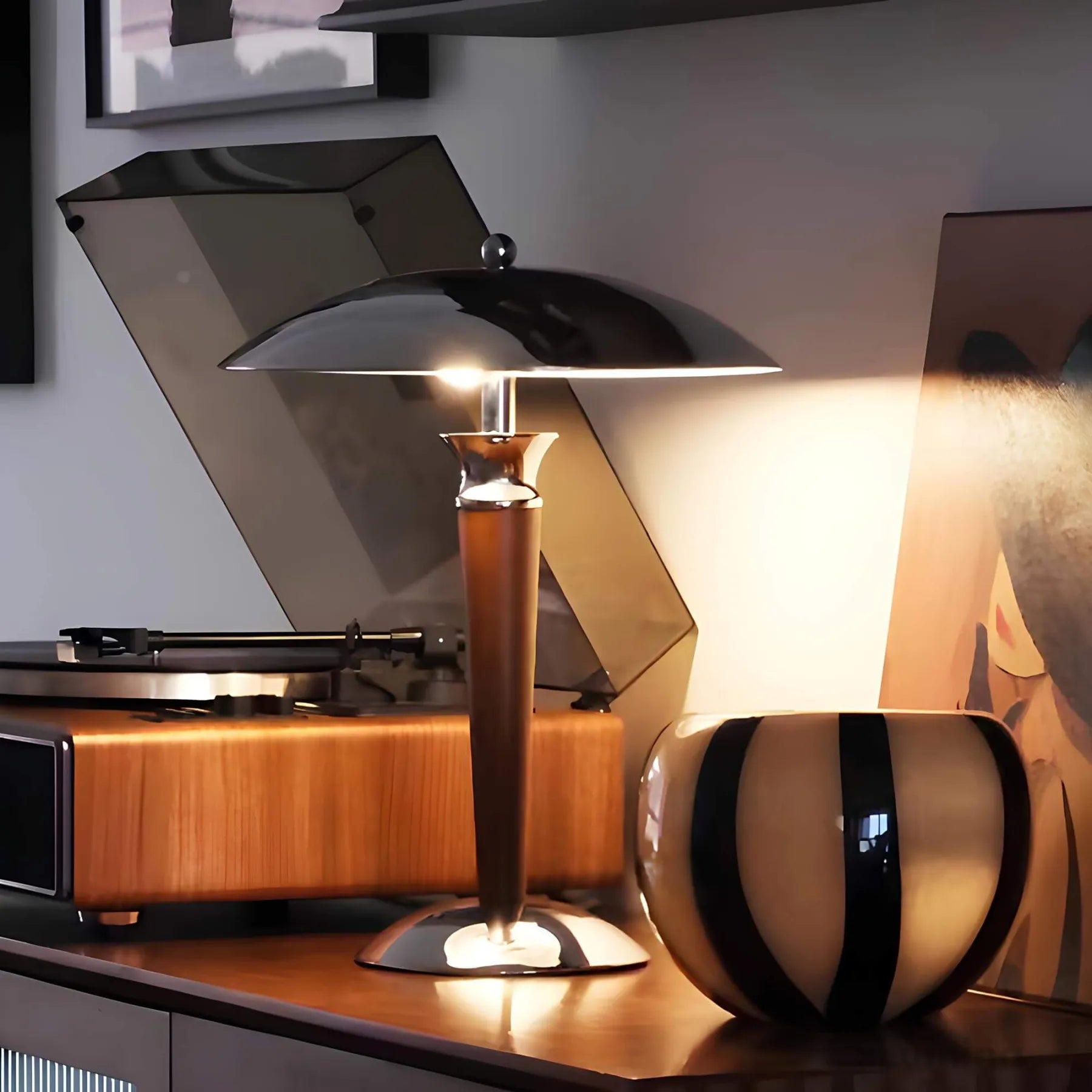 Retro Table Lamp – Elegant and Timeless | ChromeWood