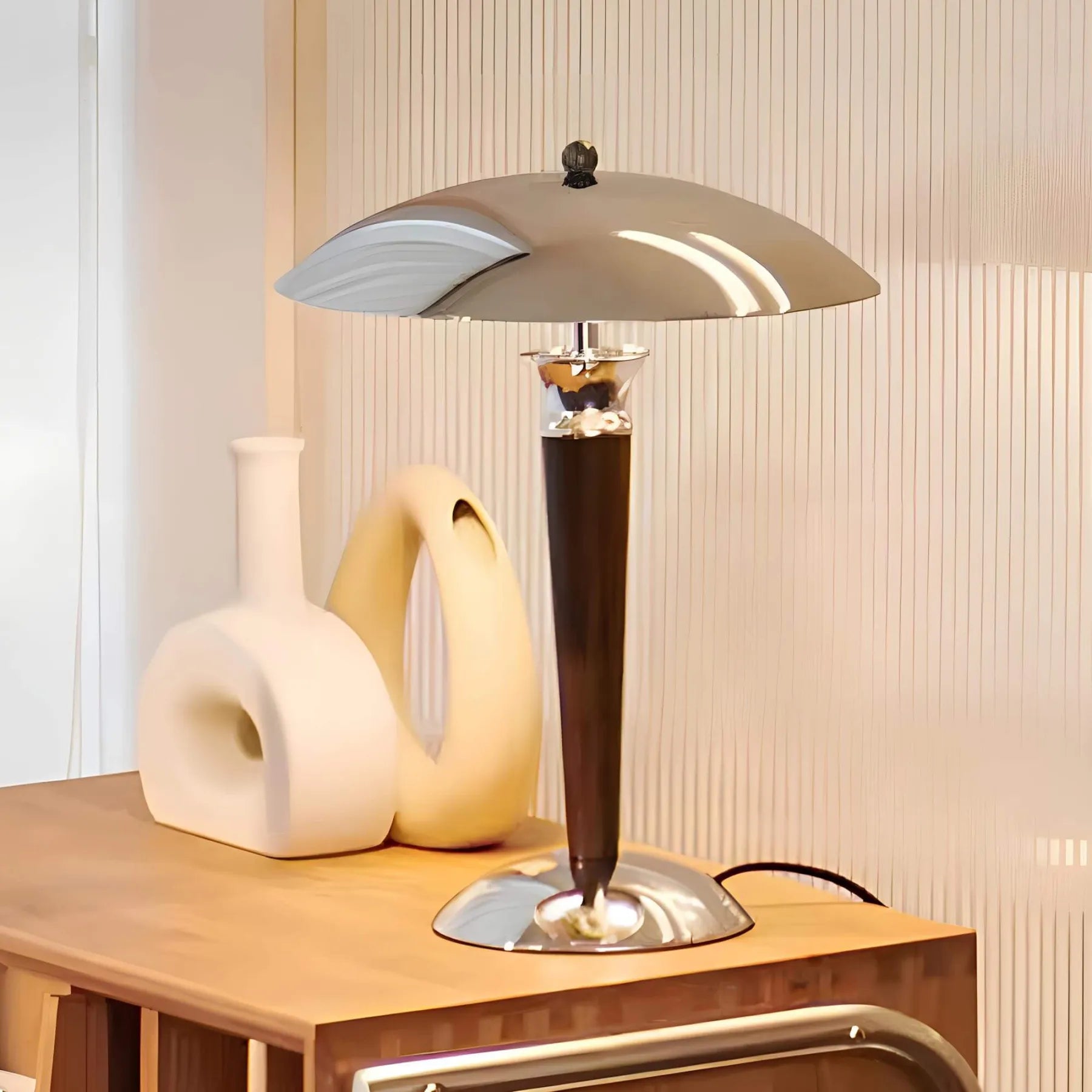 Retro Table Lamp – Elegant and Timeless | ChromeWood