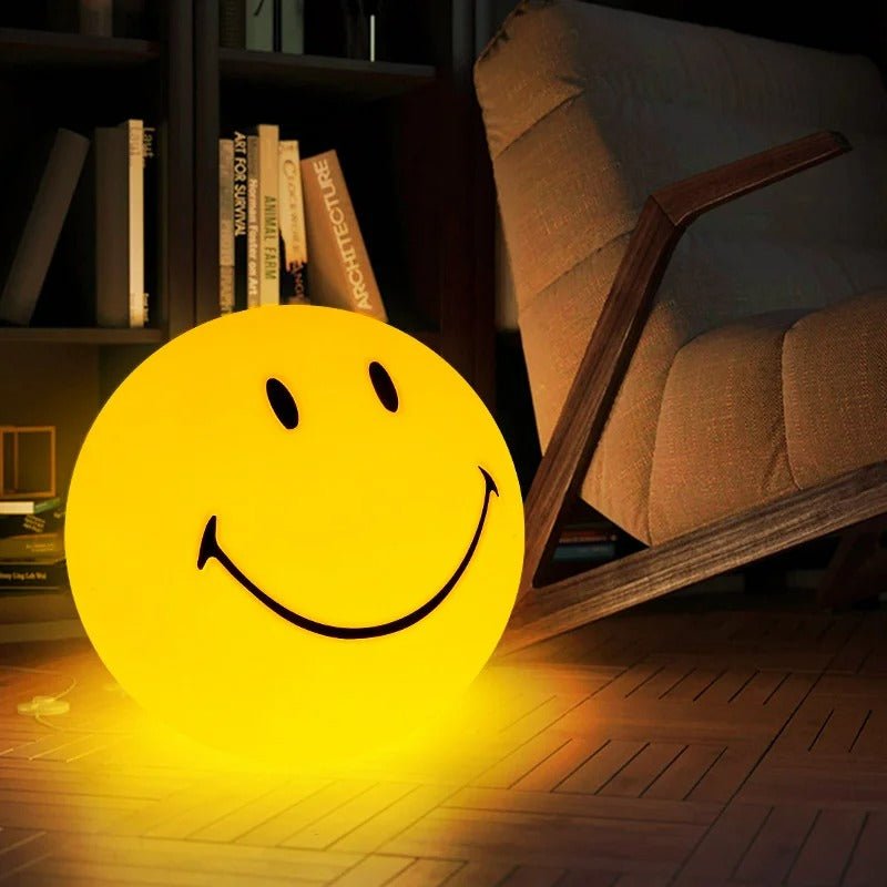 Smiley Natlys med Genopladelig LED | GlowBuddy