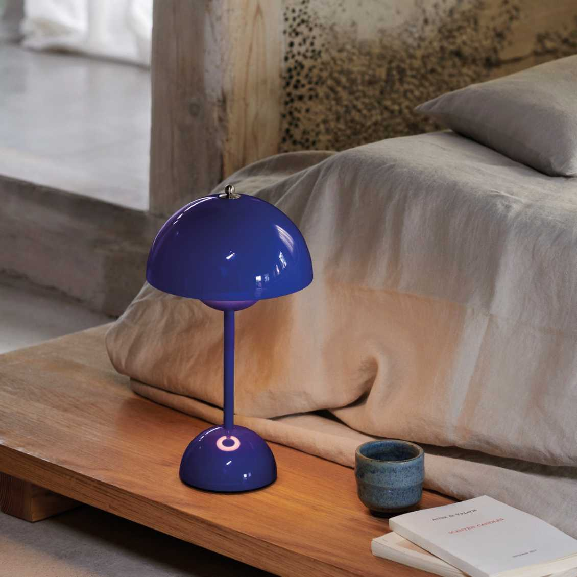 LED table lamp for an atmospheric interior | LunarGlow